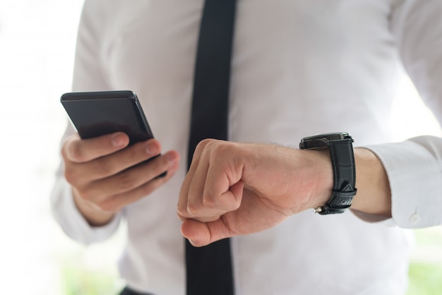 Was Bedeutet Die Uhr Bei WhatsApp-Nachrichten? Die Bedeutung des Uhrsymbols in WhatsApp erklärt