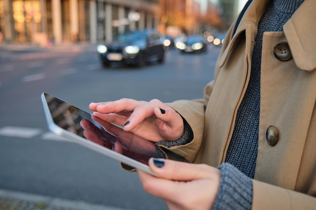 Welche Blitzer-App ist die beste? Vergleich beliebter Blitzer-Apps und ihrer Funktionen